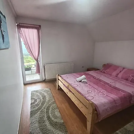 Vikendica Jezdic * Vezanja